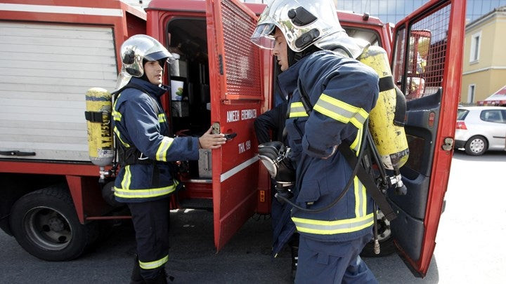 Σε επιφυλακή Αστυνομία και Πυροσβεστική: Εμπρησμός η πυρκαγιά στο Άλσος Βεΐκου